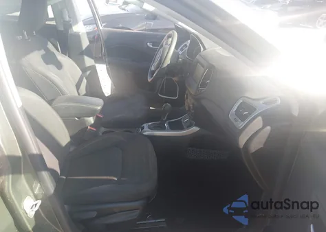 2020 Jeep Compass Sport Fwd z USA, uszkodzony, nr VIN 3C4NJCAB6LT102382